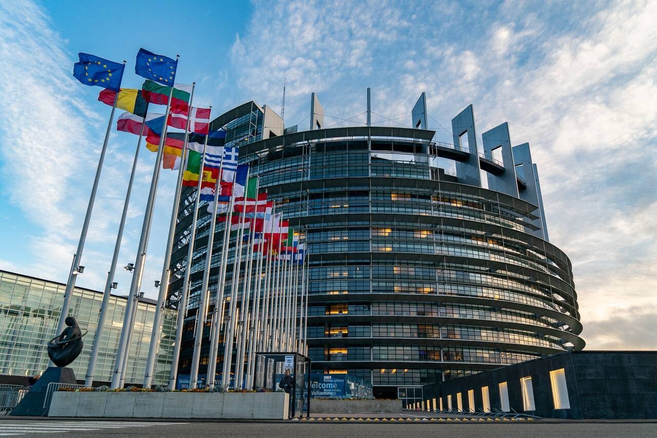 Европарламент призвал ограничить доступ к соцсетям для детей до 16 лет