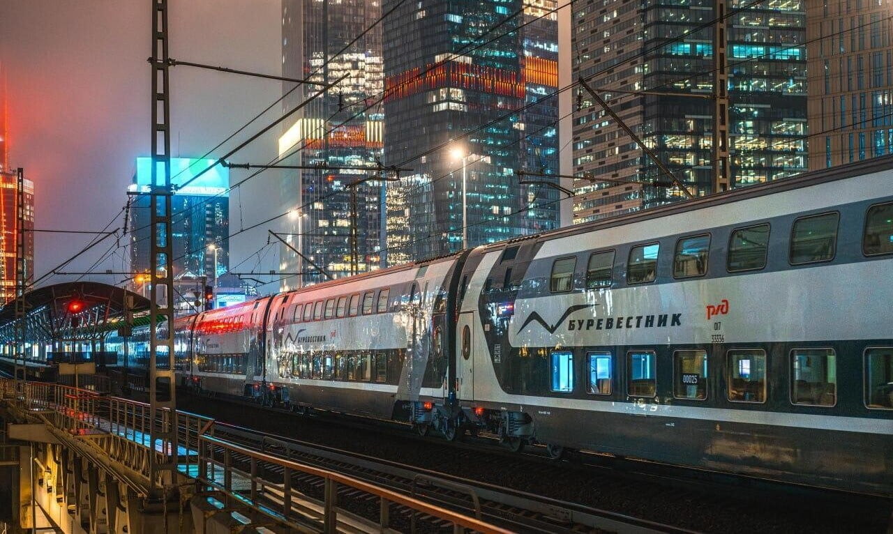 Между Москвой и Нижним Новгородом запустили скоростной двухэтажный поезд «Буревестник»