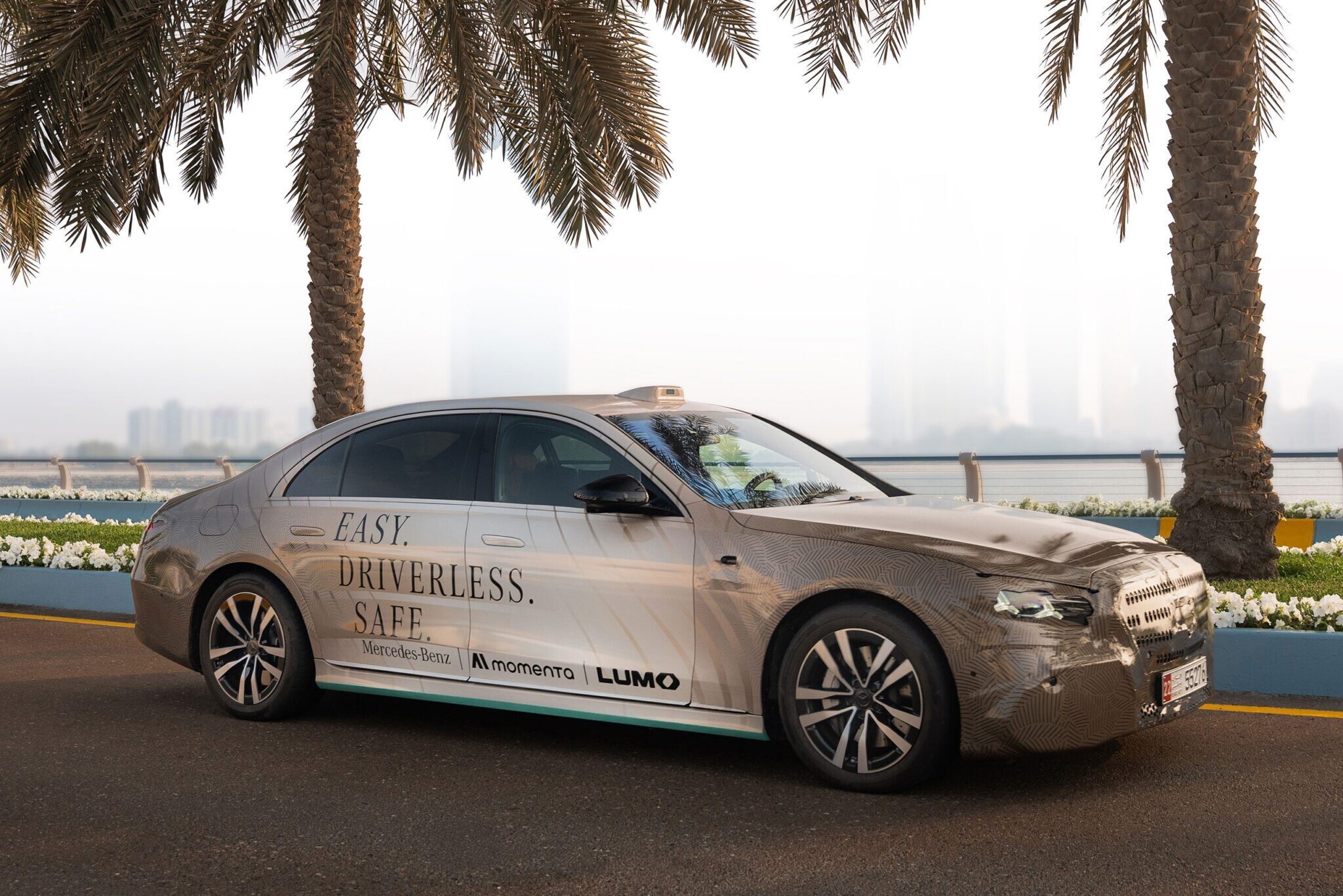 Mercedes запустит беспилотное такси в ОАЭ совместно с китайским разработчиком ПО Momenta