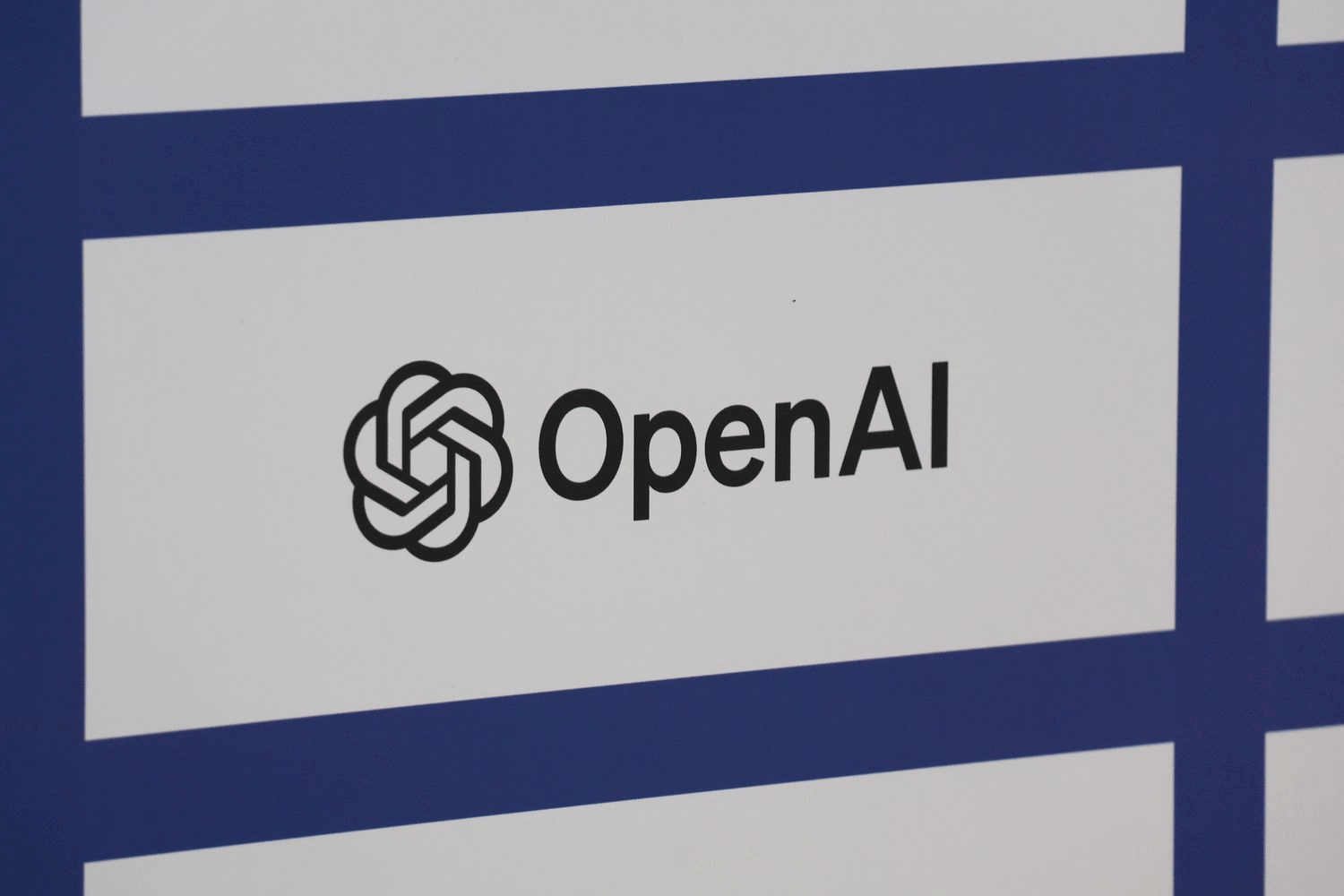 Прокуроры США потребовали от Microsoft, OpenAI, Google и других компаний усилить меры безопасности при работе с ИИ — из-за случаев суицида, психозов и убийств