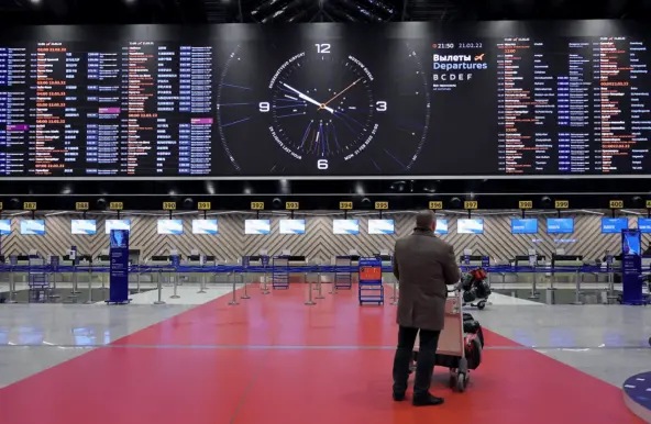 День 1433: число длительных задержек авиарейсов в России в 2025 году выросло вдвое и затронуло больше 4,5 млн пассажиров