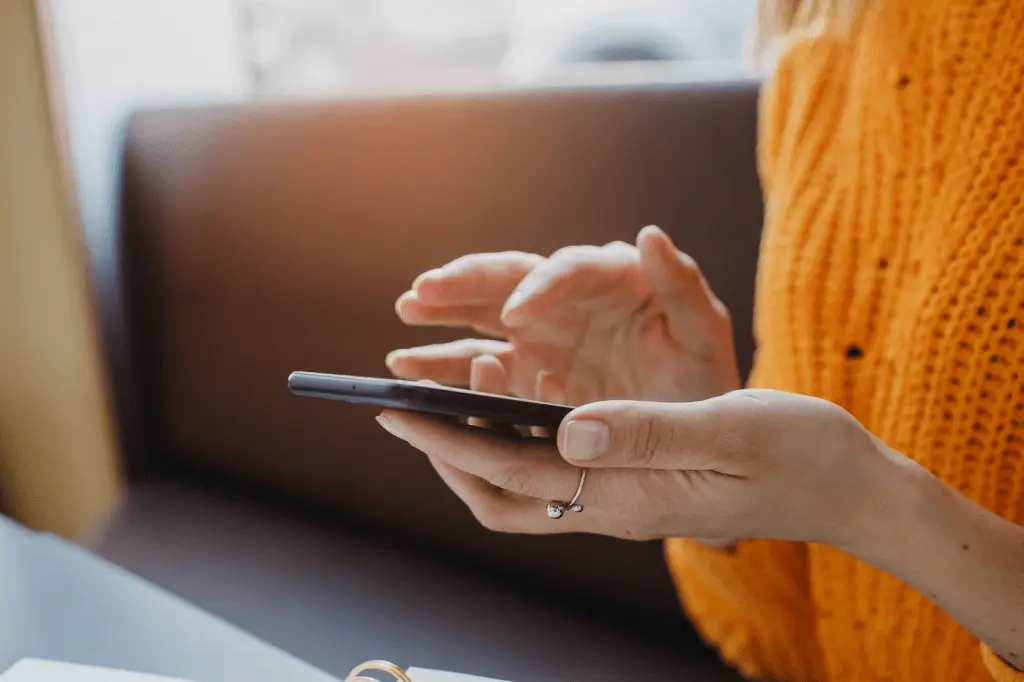 Минцифры добавило в «белый список» сайтов и сервисов ВТБ, «Купер», СДЭК, «Самокат», «Бургер Кинг» и «Мегамаркет»