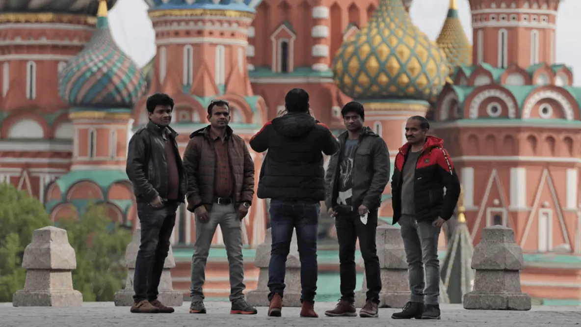 День 1446: российские компании на фоне нехватки рабочих начали привлекать мигрантов из Индии и Шри-Ланки