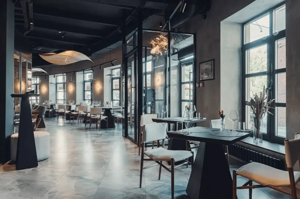 Трафик и выручка ресторанов в России за три неполных месяца 2026 года оказались минимальными за 25 лет — «Ъ»