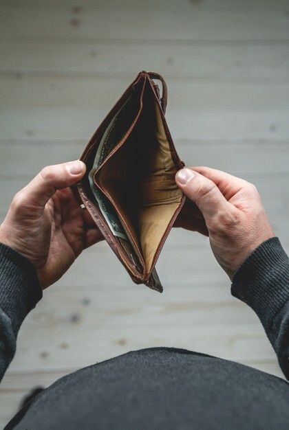 Куда пропали все деньги? Почему в 2025 году исчезают сбережения даже у тех, кто откладывает