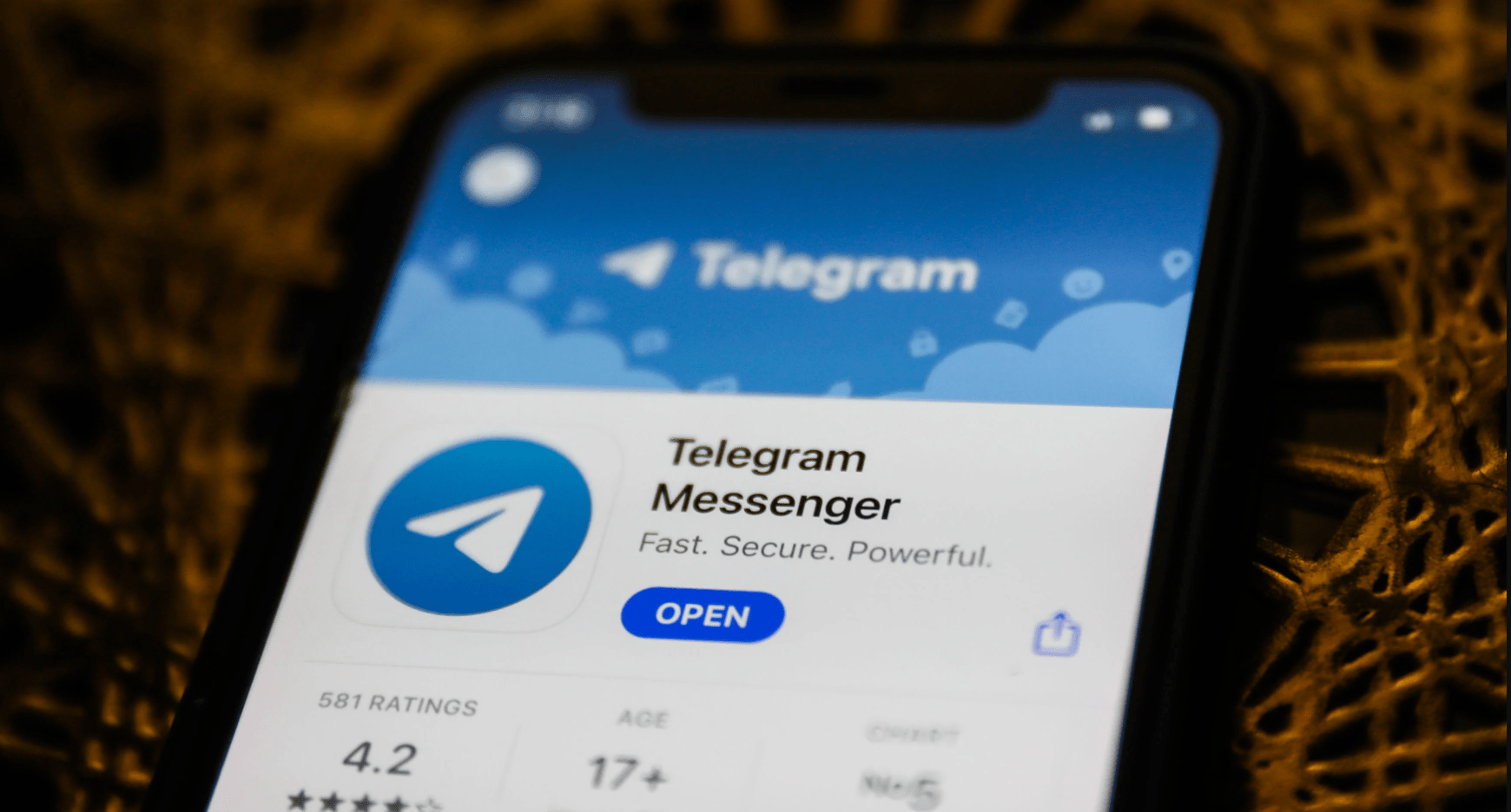 Некоторые пользователи жалуются на проблемы с вызовами в Telegram и WhatsApp*, а СМИ сообщают о возможных блокировках: что известно
