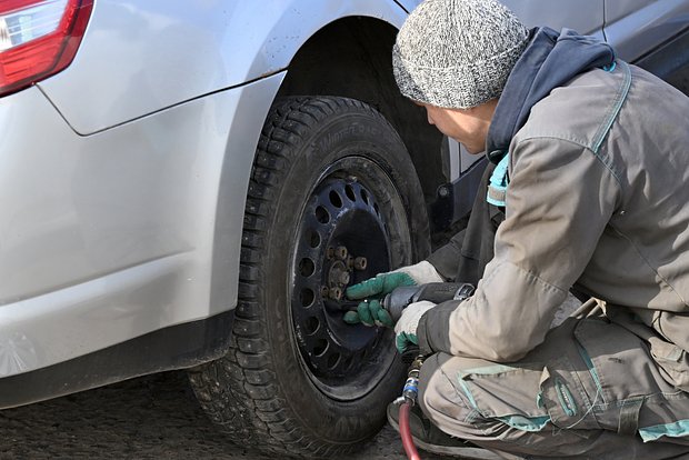Автомобилистам разрешили ездить на старых шинах при одном условии