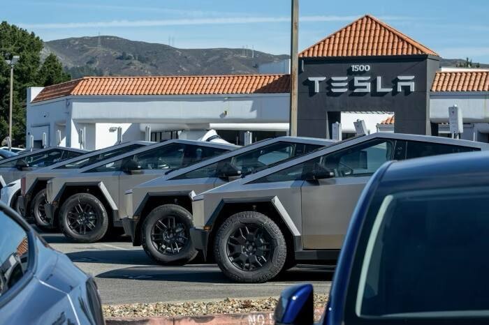 Tesla потребовала от поставщиков исключить китайские детали из производственных цепочек в США — WSJ