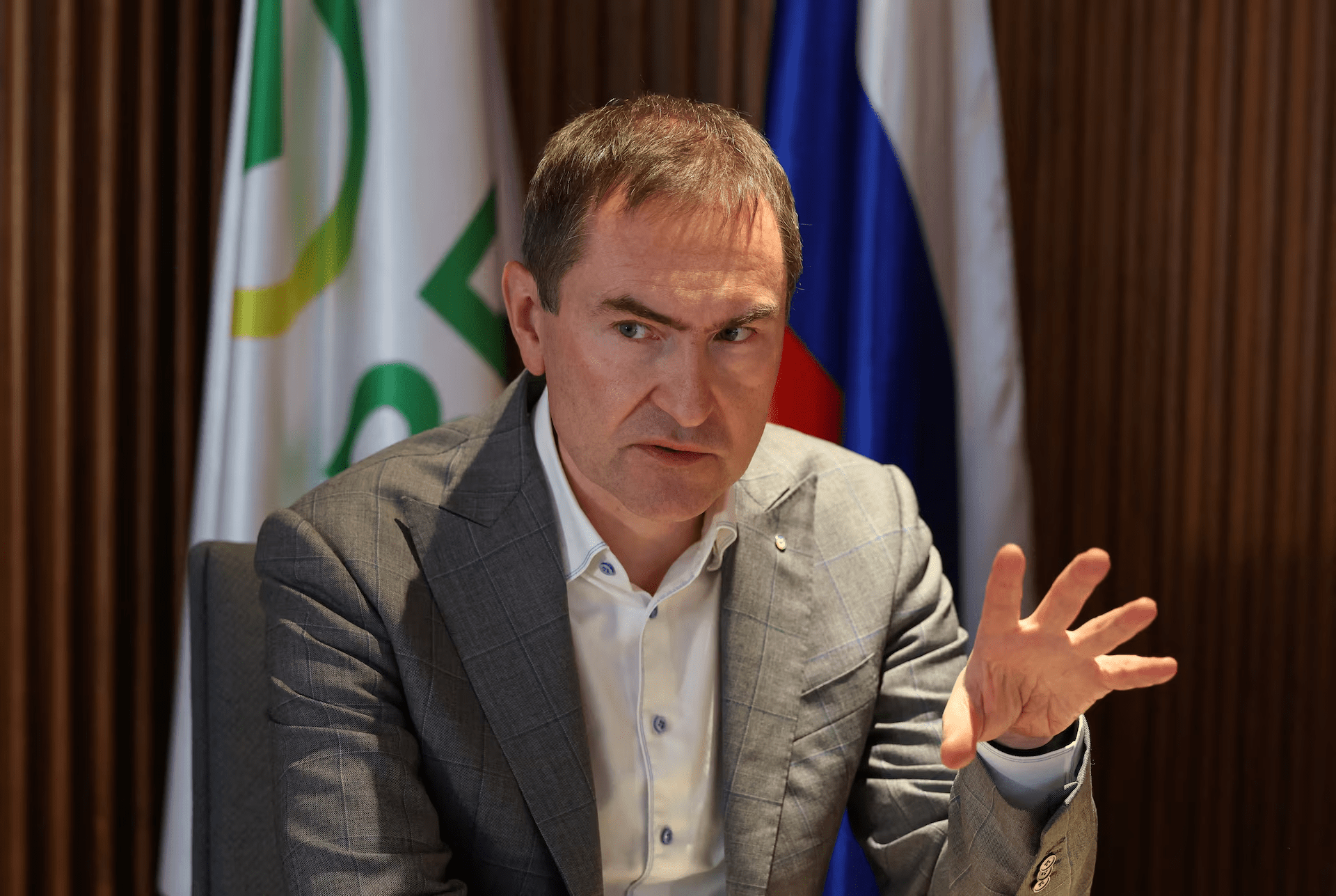 Зампред «Сбера» Александр Ведяхин: Россия не делала чрезмерных инвестиций в ИИ, поэтому невосприимчива к возможному «пузырю» на рынке