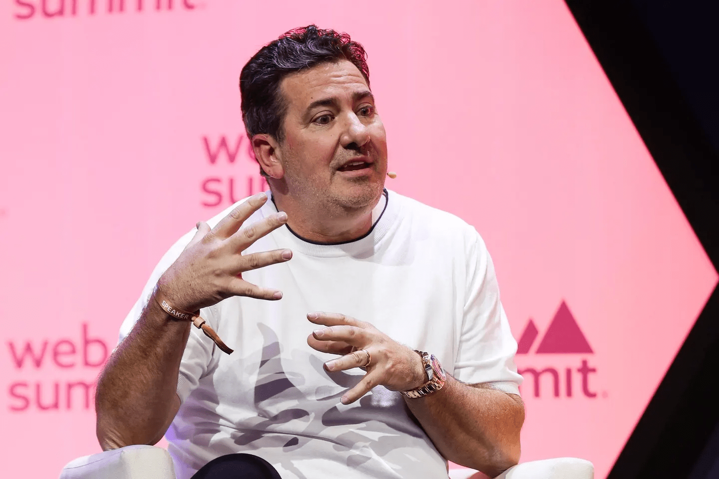 Forbes рассказало «запутанную» историю владельца Napster: компания обещала привлечь $3,3 млрд от анонимного инвестора, но деньги так и не поступили