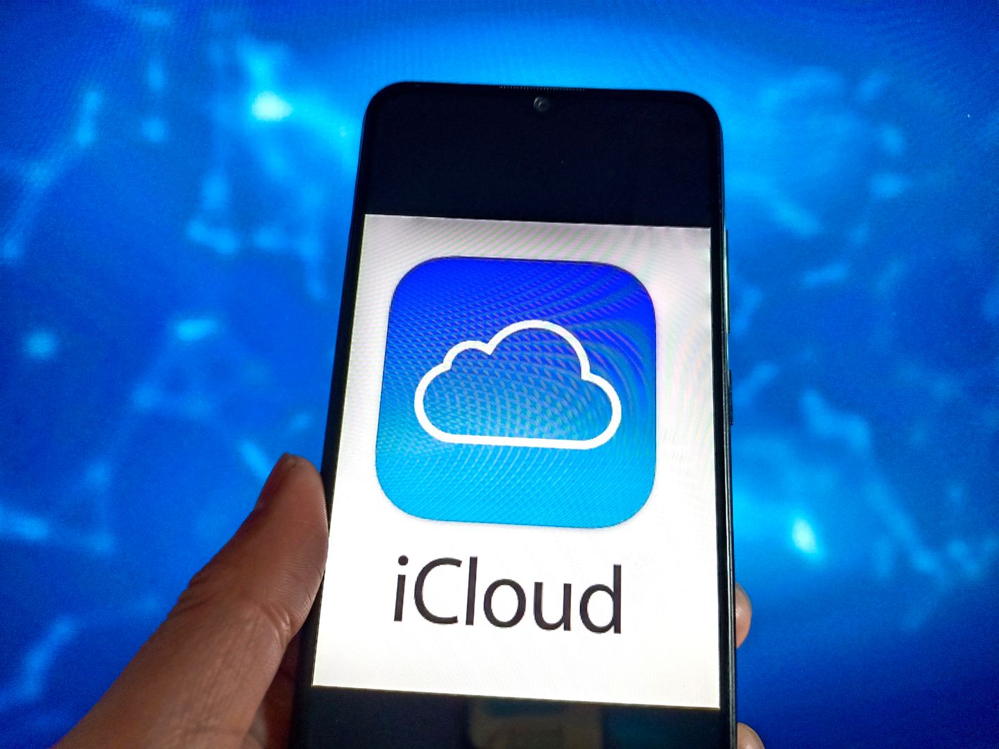 Пользователи iPhone в России потеряли доступ к подпискам App Store и iCloud
